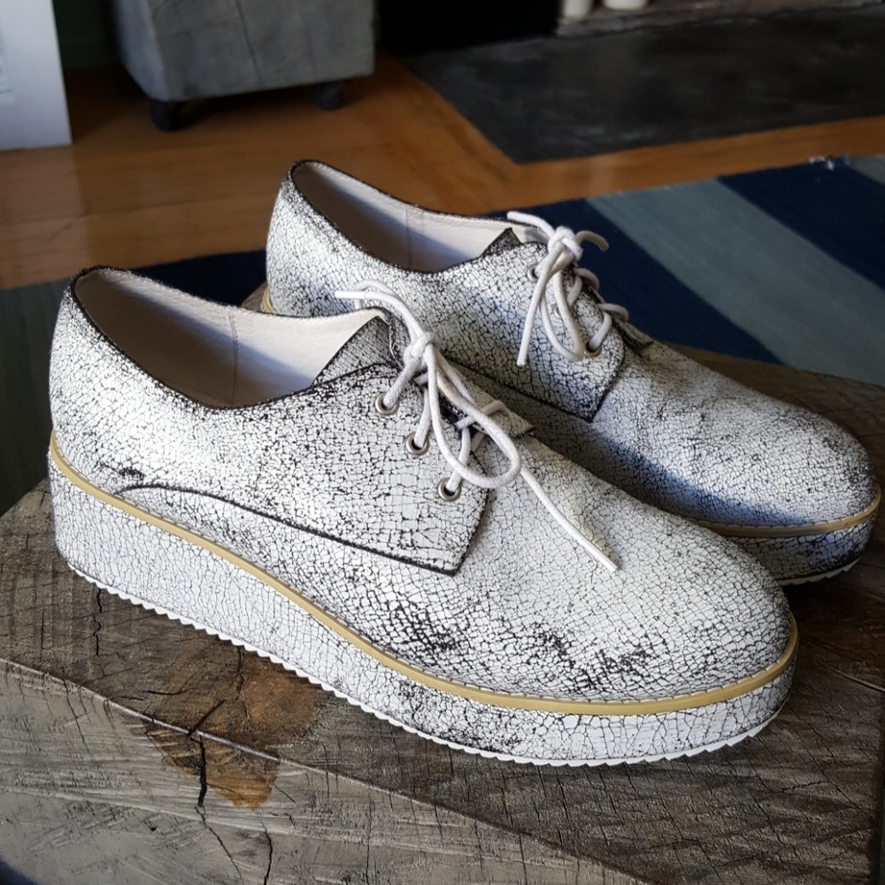 Silent D platform shoes